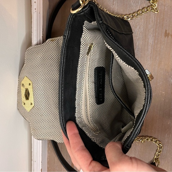 Steve Madden Hobo Cross Body w/Chain Purse Handbag Black Gold - Picture 6 of 11